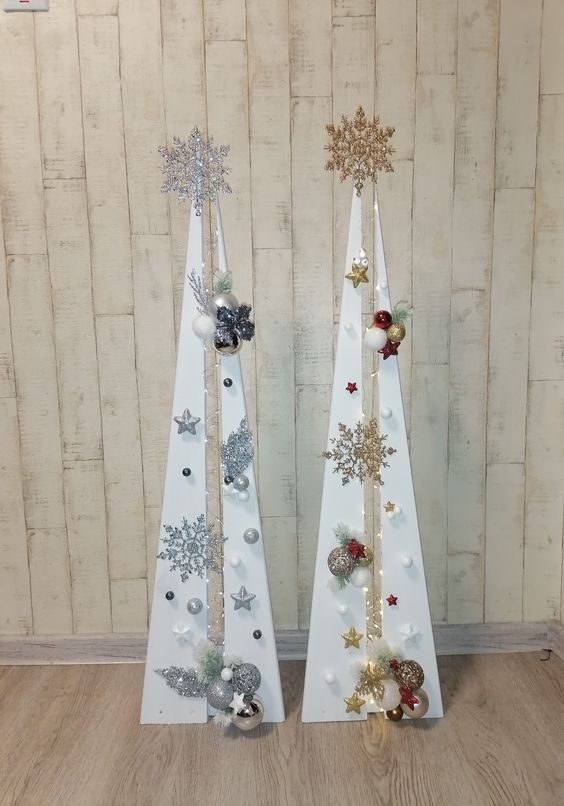 sapin carton et ornements de noel 